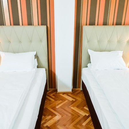 Park House Hotell Dej Eksteriør bilde