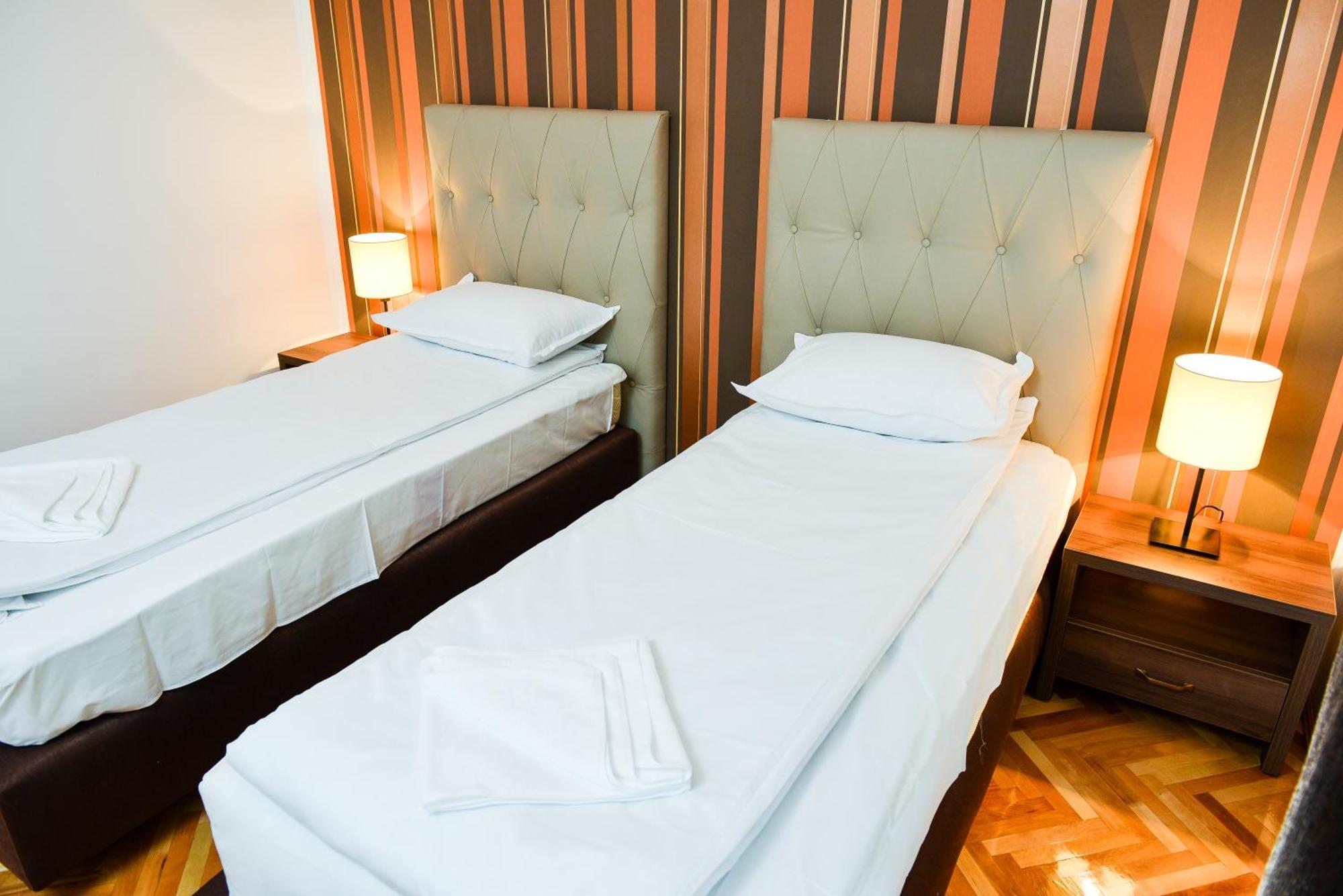 Park House Hotell Dej Eksteriør bilde
