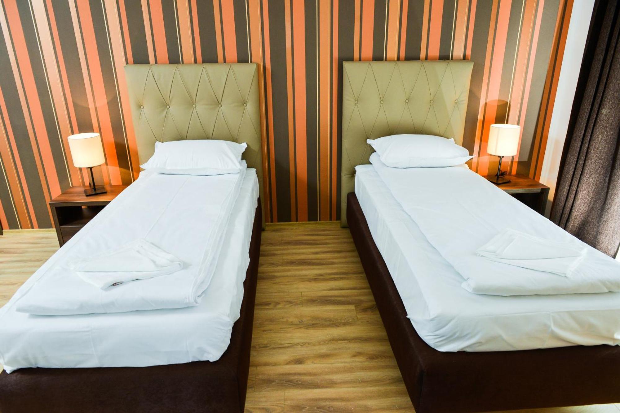 Park House Hotell Dej Eksteriør bilde