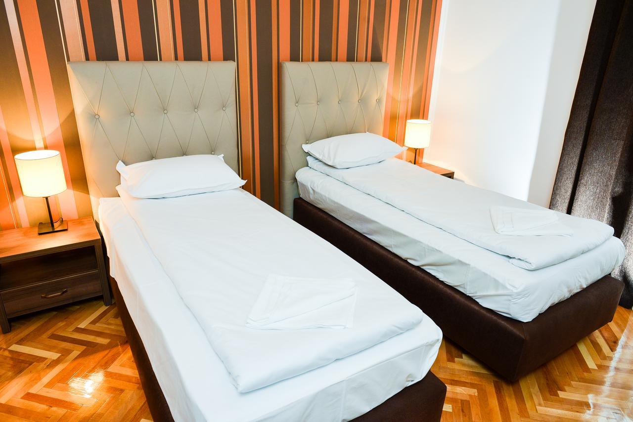 Park House Hotell Dej Eksteriør bilde