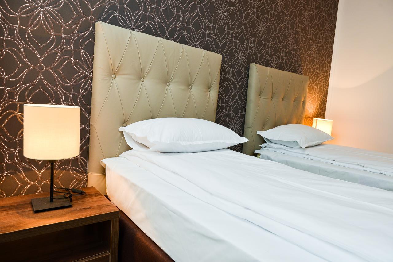 Park House Hotell Dej Eksteriør bilde