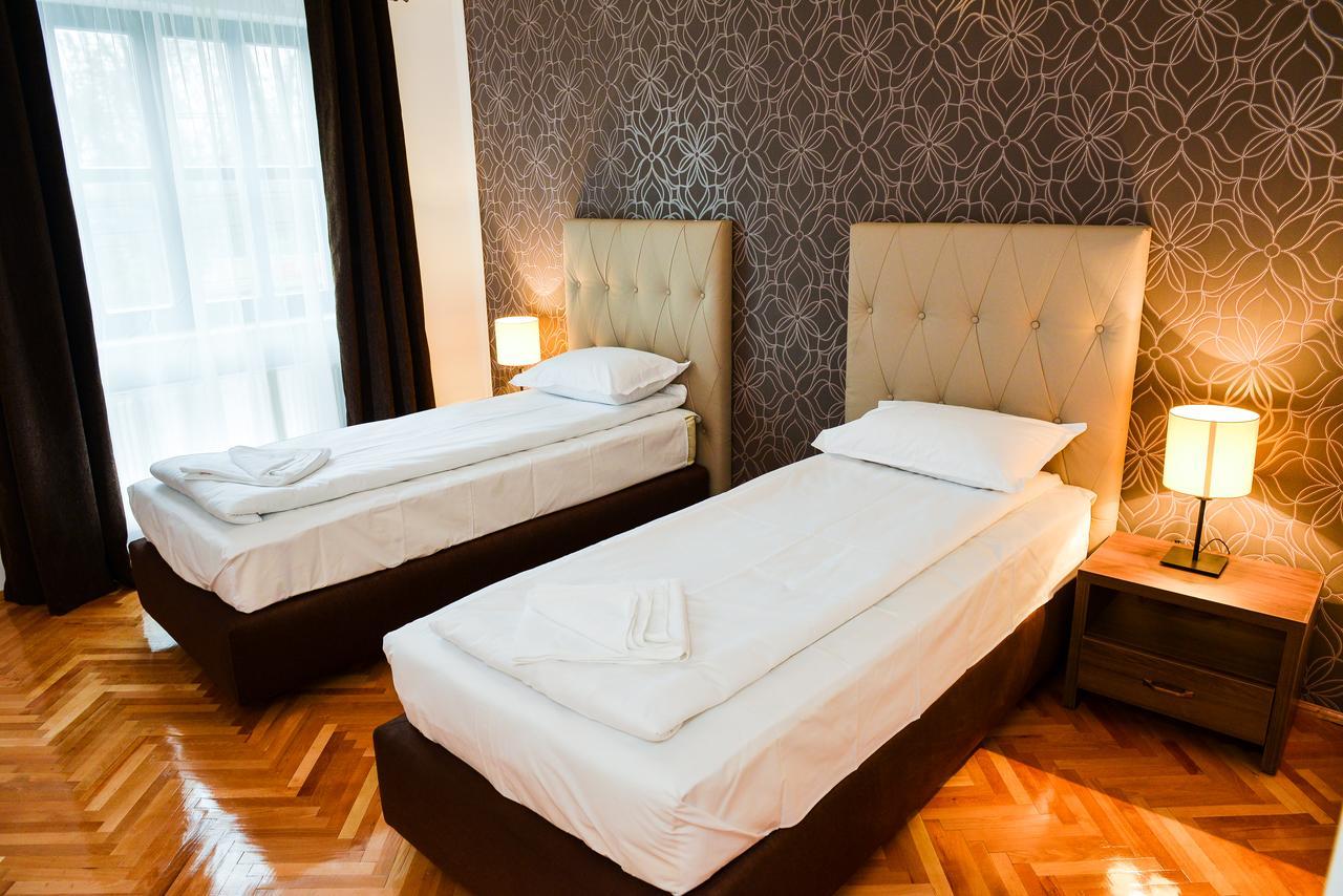 Park House Hotell Dej Eksteriør bilde