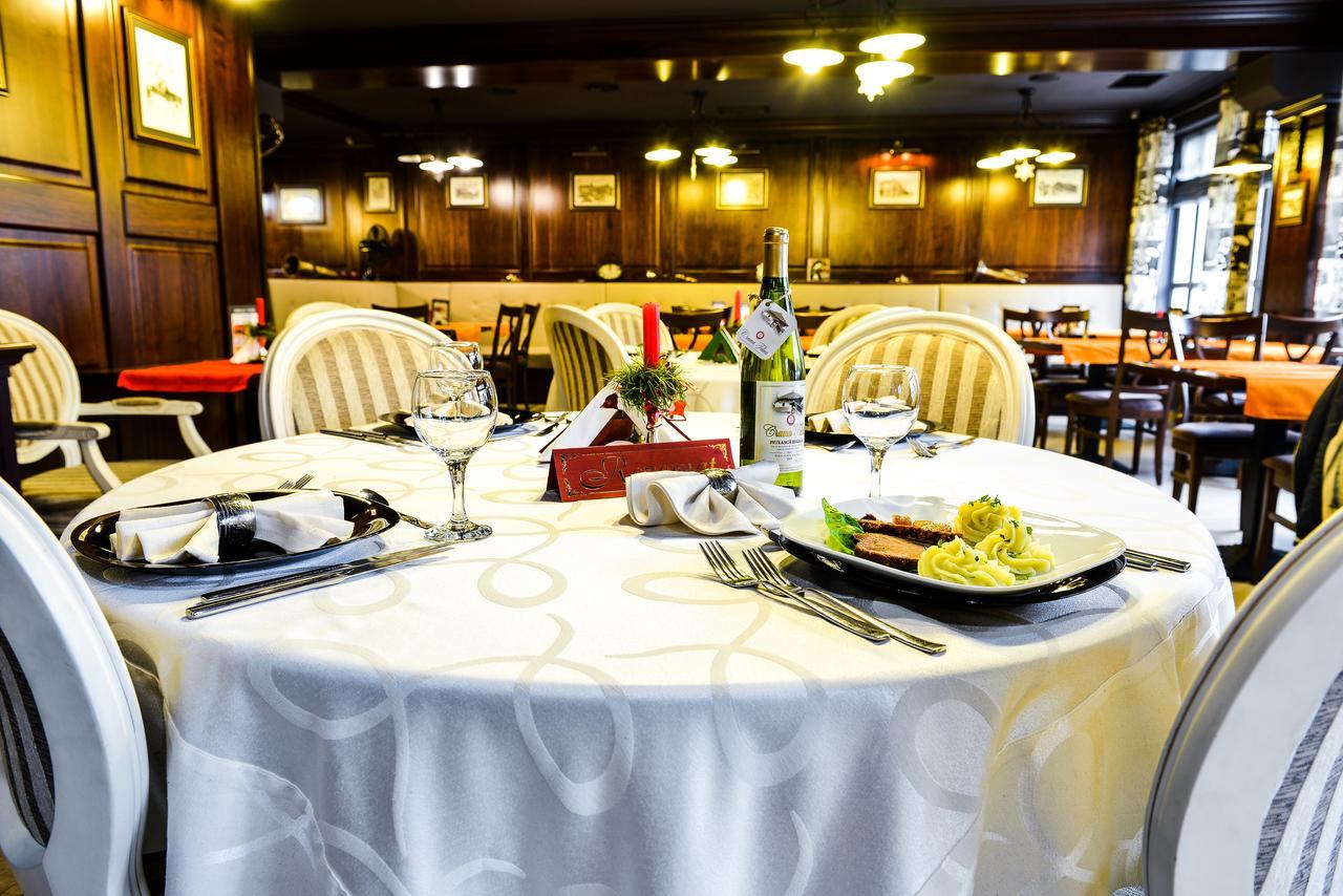 Park House Hotell Dej Eksteriør bilde
