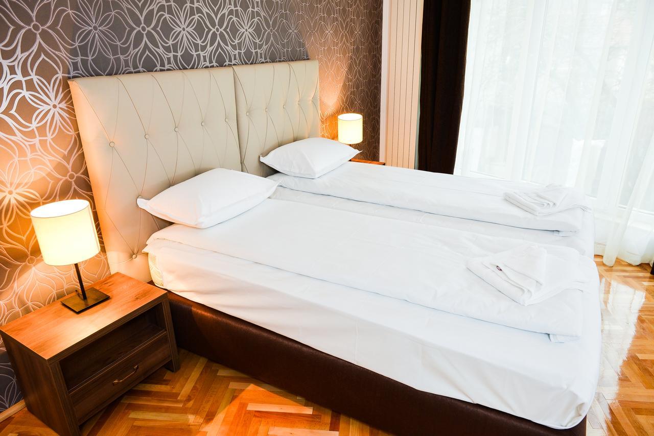 Park House Hotell Dej Eksteriør bilde